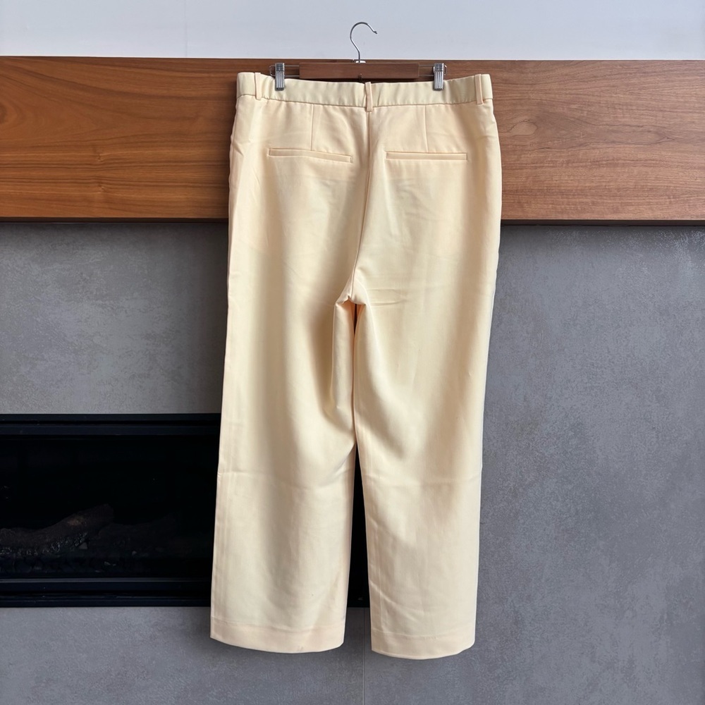 Abercrombie & Fitch Ultra Hight Rise Wide Leg Pant in Yellow, Size 34 - Picture 12 of 16